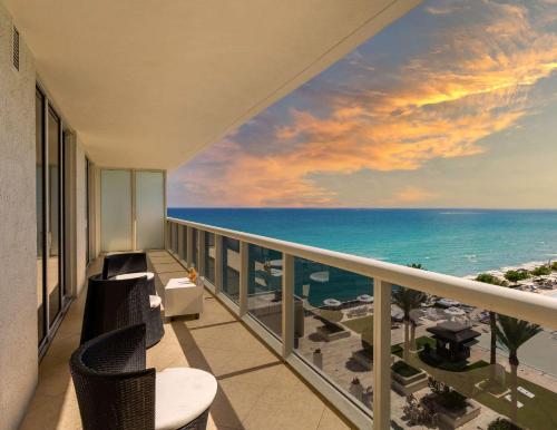 Amazing View Beachfront Resort Luxury Amenities in Hallandale Beach, USA