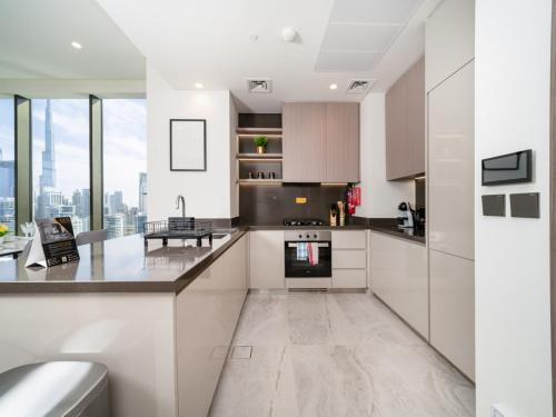 Brand New Business Bay 1 Bed with Burj Khalifa and Canal Views, Dubaj (zdjęcie 9)