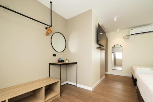 2 double beds, 1 twin bed