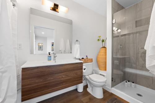 Historic Modern Apartment Park Free w DT Views