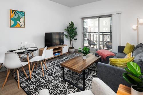 Urban Retreat - Free Parking WiFi Walk to Stadium