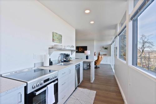 Midcentury Gem w Free Parking and Stunning DT Views