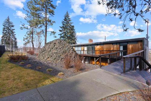 Midcentury Gem w Free Parking and Stunning DT Views