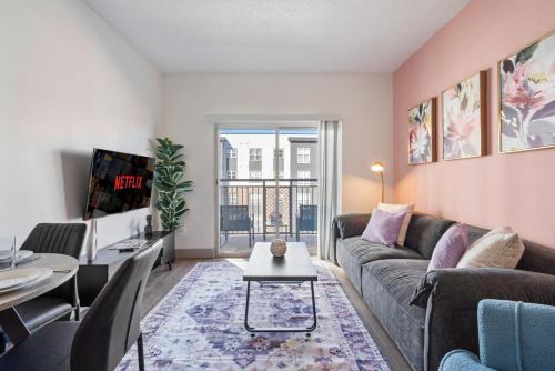 Bright Uptown Bliss - Free Parking, Walkable, Views, Charlotte