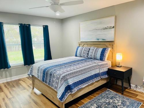 Hues of Blue 2BR 2BA Home on Quiet Street Hues of Blue 2BR 2BA Home on Quiet Street