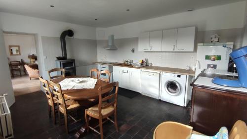 Iekārtas, Le relais de Noron in Subles