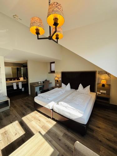 1 queen bed, 1 sofa bed