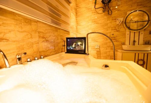 อ่างแช่น้ำร้อน, Db Continental Loft Apartment in ยอส