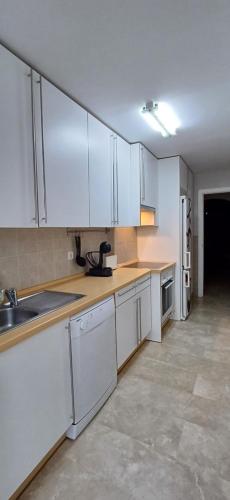 Konyha, Apartamento de tres dormitorios muy espacioso con jardines y piscinas in Buenas Noches