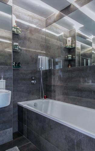 Incredible 3BR Battersea Flat & Spectacular View, Londýn (fotografie 10)