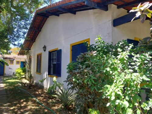 Linda Casa Colonial nas Palmeiras in Palmeiras