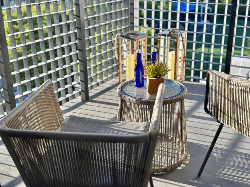 Bay Breeze Premium Apartments by Eskape Collection - 발코니/테라스