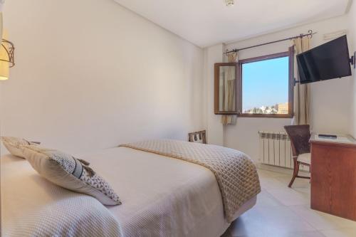 Economy Double Room image 7