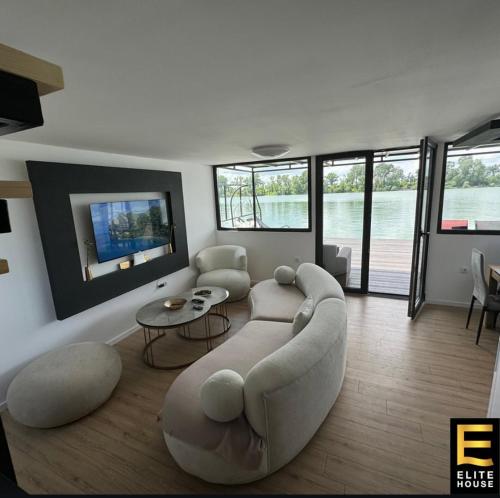 Elite House Elite House