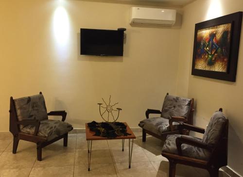 El Patio Suites II - image 4