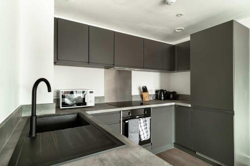 Stunning 2 Bedroom Apartment in Liverpool w Views, Liverpool (photo 9)