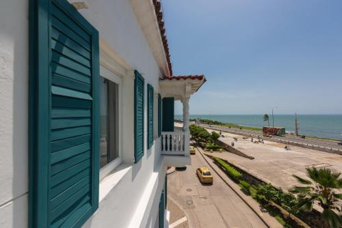 Deluxe King Room with Sea View image 10