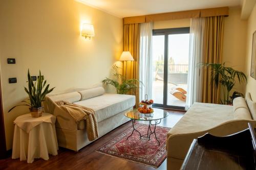 2 bedrooms, 4 beds