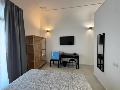 Historic Palazzo - Apartments & Rooms with Private Bathroom, Palermo (foto 10)