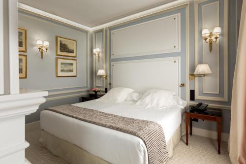 Junior Suite - The Wellington Club image 2