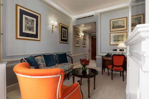 Junior Suite - The Wellington Club image 4
