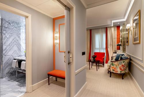 Junior Suite - The Wellington Club image 5