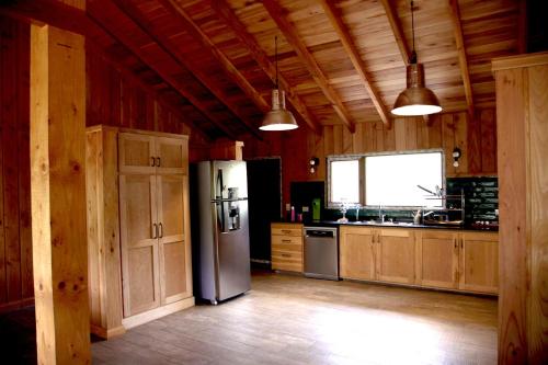 ห้องครัว, Casa en Lago Hermoso sobre Laguna Cristalina con Muelle Privado in บียา ลาโก เมลิกีนา