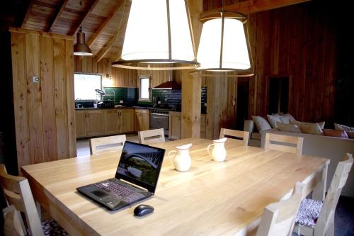 อาหารและเครื่องดื่ม, Casa en Lago Hermoso sobre Laguna Cristalina con Muelle Privado in บียา ลาโก เมลิกีนา