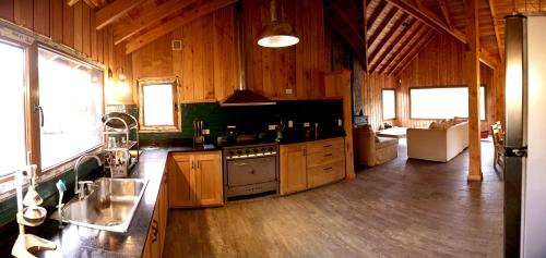 Casa en Lago Hermoso sobre Laguna Cristalina con Muelle Privado in บียา ลาโก เมลิกีนา