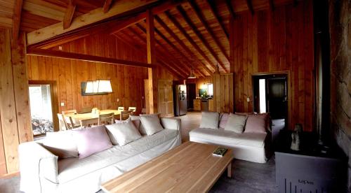 Casa en Lago Hermoso sobre Laguna Cristalina con Muelle Privado in บียา ลาโก เมลิกีนา