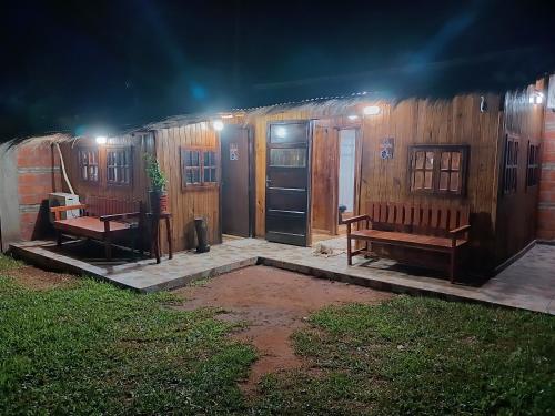 5 Cabañas Disponibles en Casa Quinta Compartida (2 Cabanas Para Parejas Con Bano Privado y 3 Cabanas en Bungalow Para 4 Personas Cada Una Con Bano Co) in 伊陶瓜