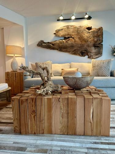 TOWER 2 MASTER SUITEs, 2 KINGS BEDS, MARINA