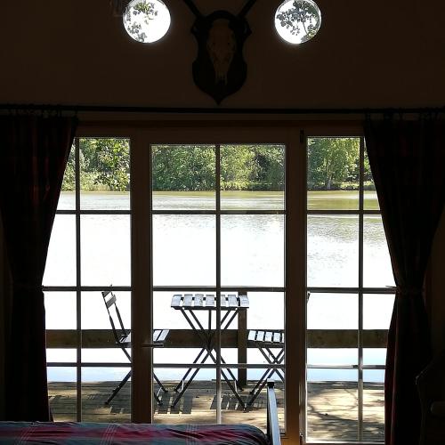 La cabane sur l'eau in Laid Trou