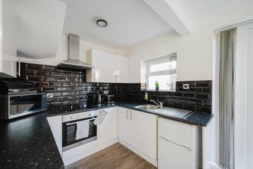 Cosy 3 bed home, near Etihad Stadium, fast WIFI, Манчестер (фото 9)