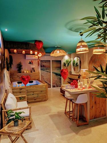 Les Spas de la Mer, Appart&Spa Aloha, 100m de la plage, Plein cœur du Grau near Grau-Du-Roi Train Station