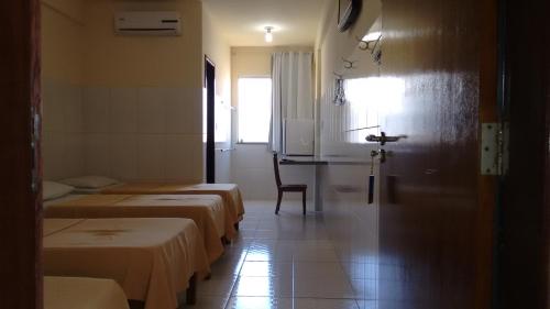 4 twin beds