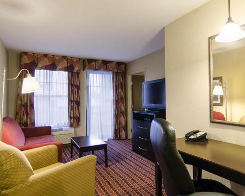 設施, 羅吉斯-本頓維美茵斯坦套房酒店 (MainStay Suites Rogers - Bentonville) in 羅哲斯