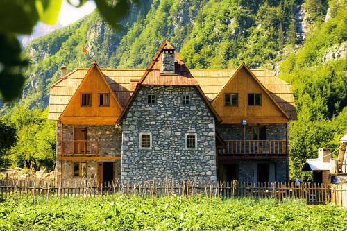 Shpella Guesthouse Theth – Theth, NY