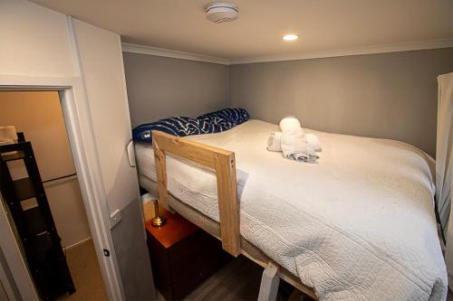 Fitzroy- Private rooms 2-4 guest #GuestHouse #AusGP #DirectTram #F1