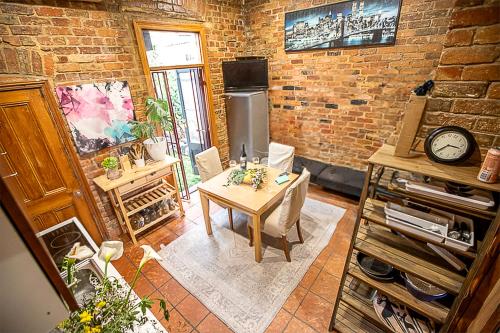 Fitzroy- Private rooms 2-4 guest #GuestHouse #AusGP #DirectTram #F1