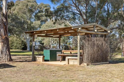 Létesítmények, Southside Village in Symonston