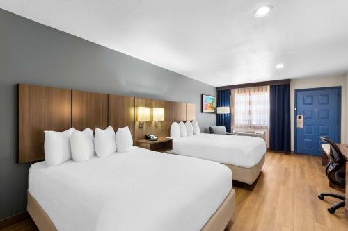 Queen Room with Two Queen Beds - Non-Smoking