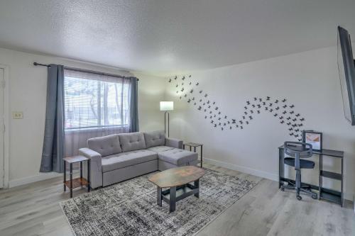 Vegas Getaway Near Strip! Sleeps 6!, Las Vegas (photo 4)