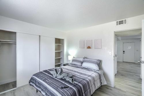 Vegas Getaway Near Strip! Sleeps 6!, Las Vegas (photo 10)