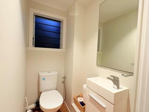 Spacious & Secluded Bush-View Suite in Kohimarama, Auckland (photo 10)