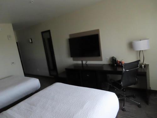 Suite with Two Queen Beds - Accessible/Non-Smoking