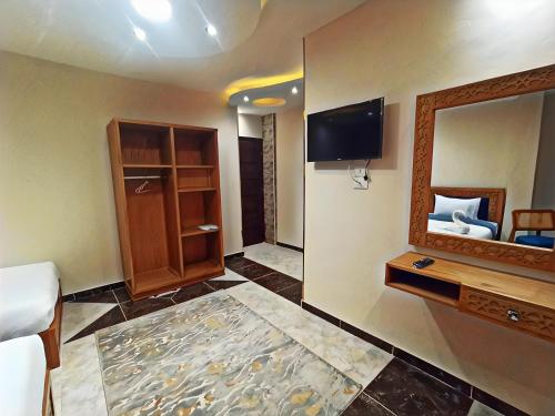 Double Room image 10