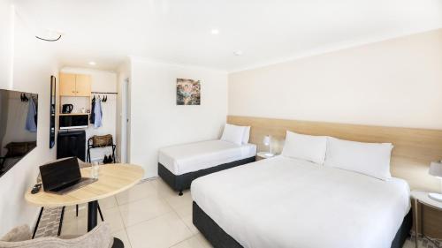 The Phoenix Artesian Spa Resort and Accommodation in โมรี