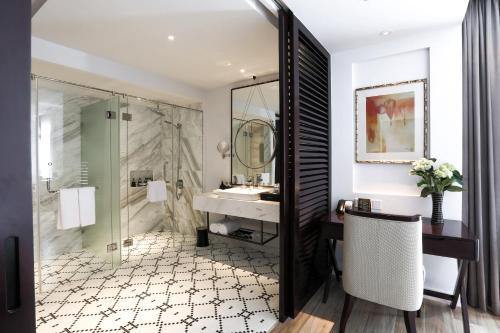 room detail thumbnail 2