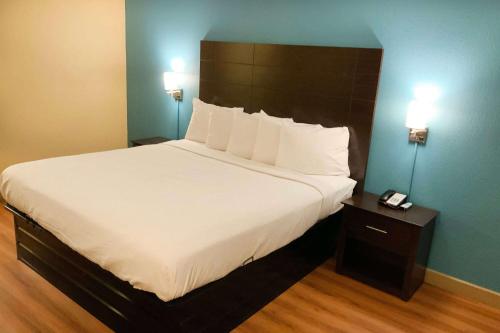 Days Inn by Wyndham Troy IL